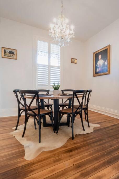 Historic Beauty In The Cbd! Parking And Wifi Apartamento Launceston Exterior foto