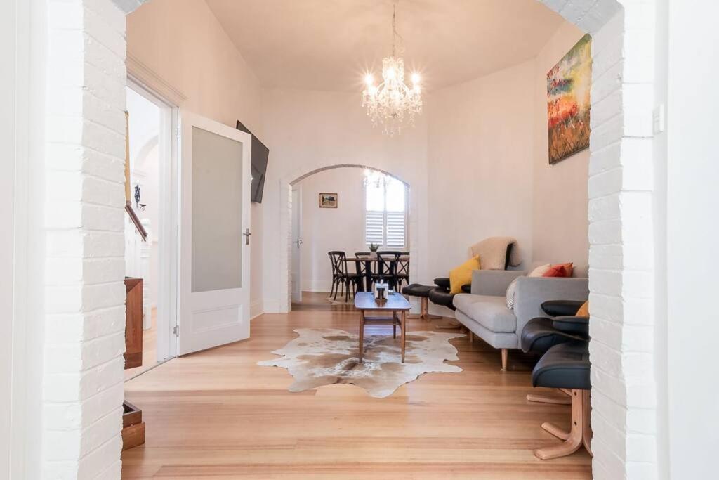 Historic Beauty In The Cbd! Parking And Wifi Apartamento Launceston Exterior foto